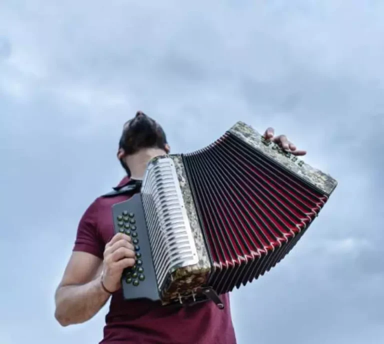 El vallenato, un género que cuenta historias acompañadas de melodías