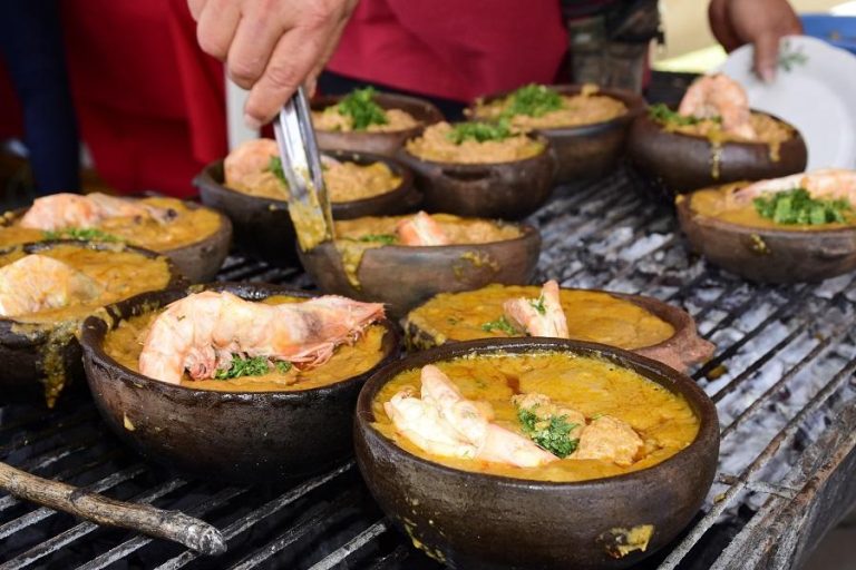 Corviches, tongas y sancochos, entre las delicias criollas para disfrutar de Manabí y sus playas esta temporada