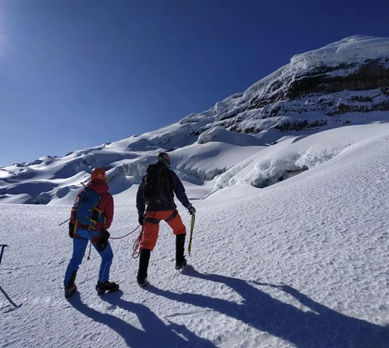 Un viaje hacia la cumbre y el autodescubrimiento a través del montañismo