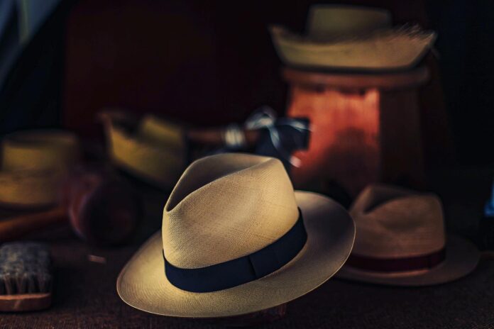 El sombrero de paja toquilla: Un tesoro artesanal y Patrimonio del Ecuador Hecho a mano con dedicación y maestría, este símbolo de identidad ecuatoriana es reconocido en el mundo por su calidad y tradición. Orgullosamente ecuatoriano. Foto: Manuel Avilés