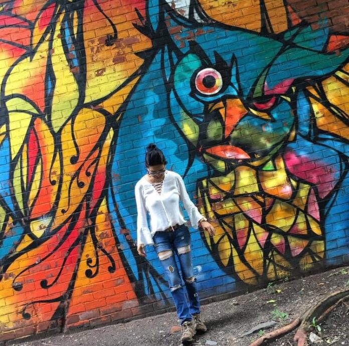 Los muros también hablan: en cada trazo del grafiti, la ciudad grita, sueña y se reinventa. Foto de El Costanero