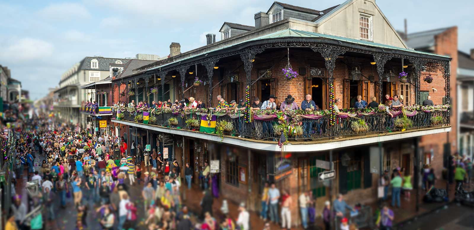 Mardi Gras en Nueva Orleans: Color, música y tradición | Entre desfiles de carrozas, disfraces vibrantes y el sonido del jazz, la ciudad se llena de fiesta y alegría en una de las celebraciones más icónicas de EE.UU Foto: Web