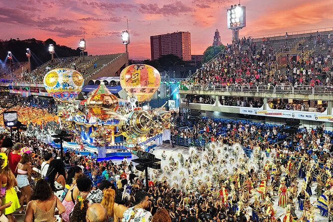 El corazón del Carnaval | El Sambódromo de Río de Janeiro se llena de ritmo, color y alegría con los deslumbrantes desfiles de las escuelas de samba. Entre trajes impresionantes, coreografías vibrantes y música envolvente, el Carnaval de Río sigue siendo la fiesta más espectacular del mundo. Foto: Web