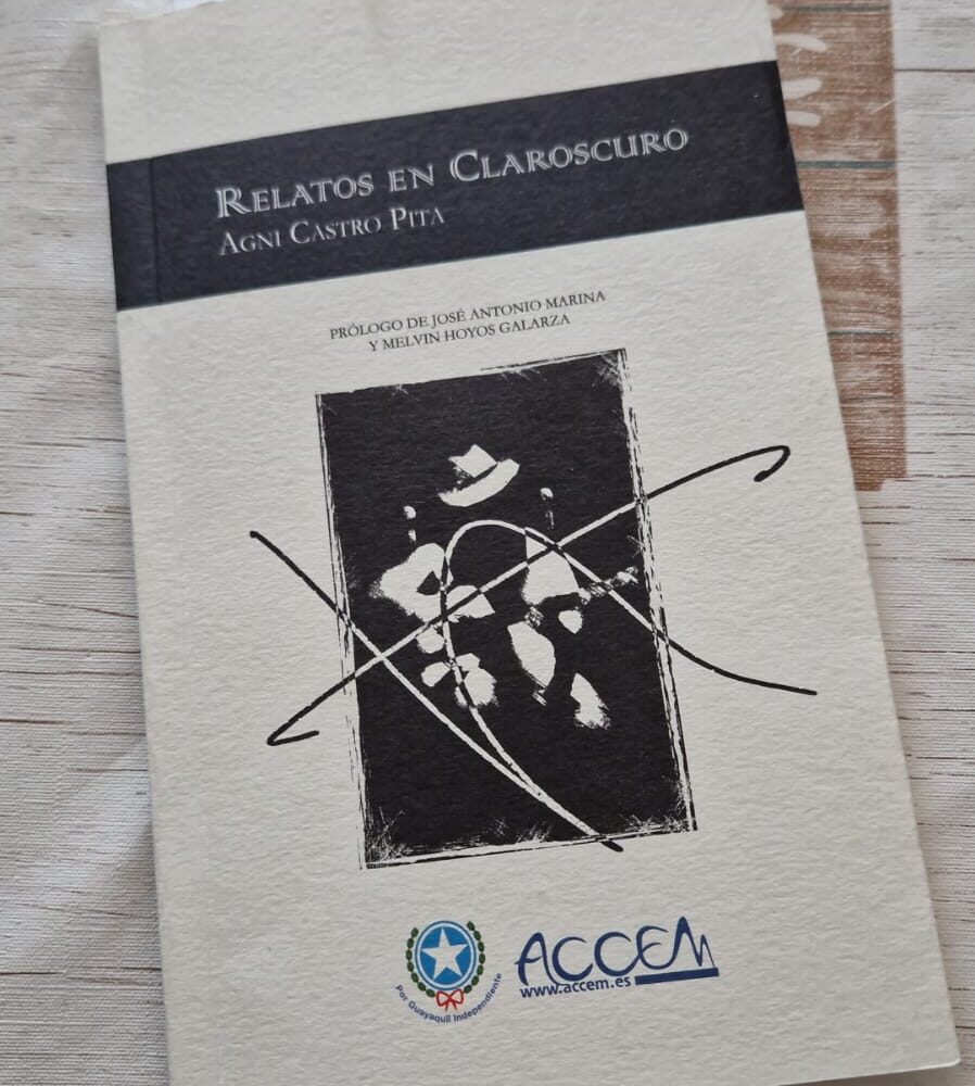 La tercera edición de Relatos en Claroscuro se presentó en Guayaquil, ciudad natal de Agni Castro Pita, como un acto de memoria y reconocimiento a las personas refugiadas en el país. Foto cortesía