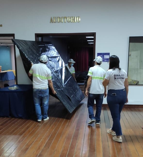 Ingreso de la obra Villa Rosita al Museo Municipal de Guayaquil. El traslado marca el momento en que la pieza deja de ser solo una creación artística para convertirse en parte de la memoria patrimonial de la ciudad. Foto cortesía