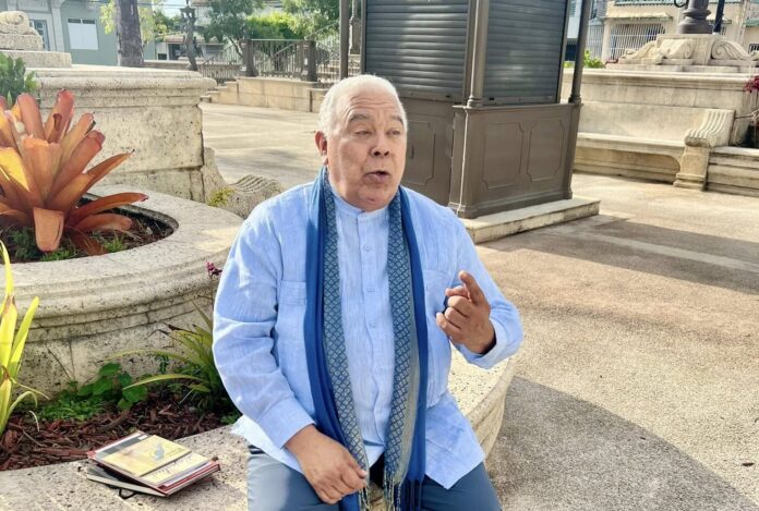Danny Rivera, con la serenidad de su voz y su palabra, en un diálogo que trasciende la música para convertirse en oración y compromiso social. Foto cortesía