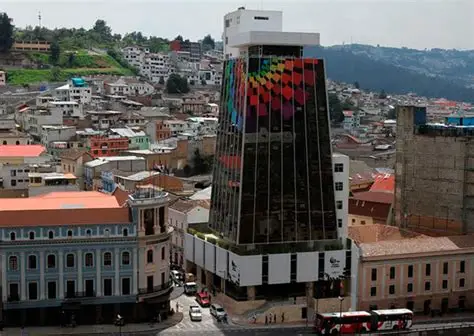 Sede del Ministerio de Turismo en Quito, símbolo de tres décadas de retos y transformaciones en la gestión turística del Ecuador.