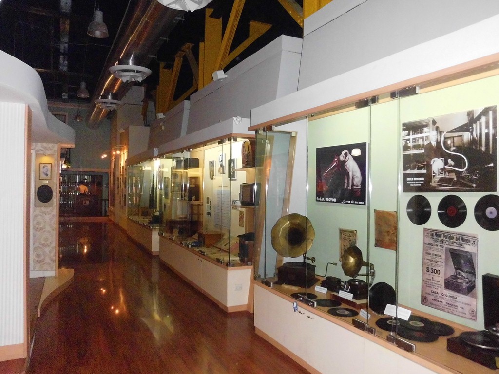 Museo de la Música Popular Julio Jaramillo, en Guayaquil. Fue dirigido por la historiadora Jenny Estrada Ruiz (+), quien dedicó su vida a preservar la memoria musical del país y el legado del Ruiseñor de América.