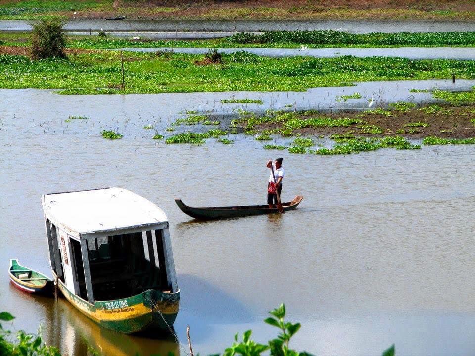 El agua como camino y sustento: la vida montuvia también se forja entre ríos y esteros que conectan territorios y culturas. Foto: cortesía de Manuel Avilés
