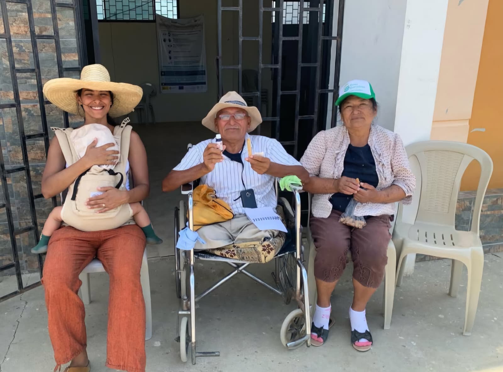 Andrea Cristina Mejía impulsa Sumak, un proyecto que une espiritualidad y comercio justo, honrando el trabajo de los comuneros que resguardan la memoria ancestral del palo santo. Foto cortesía