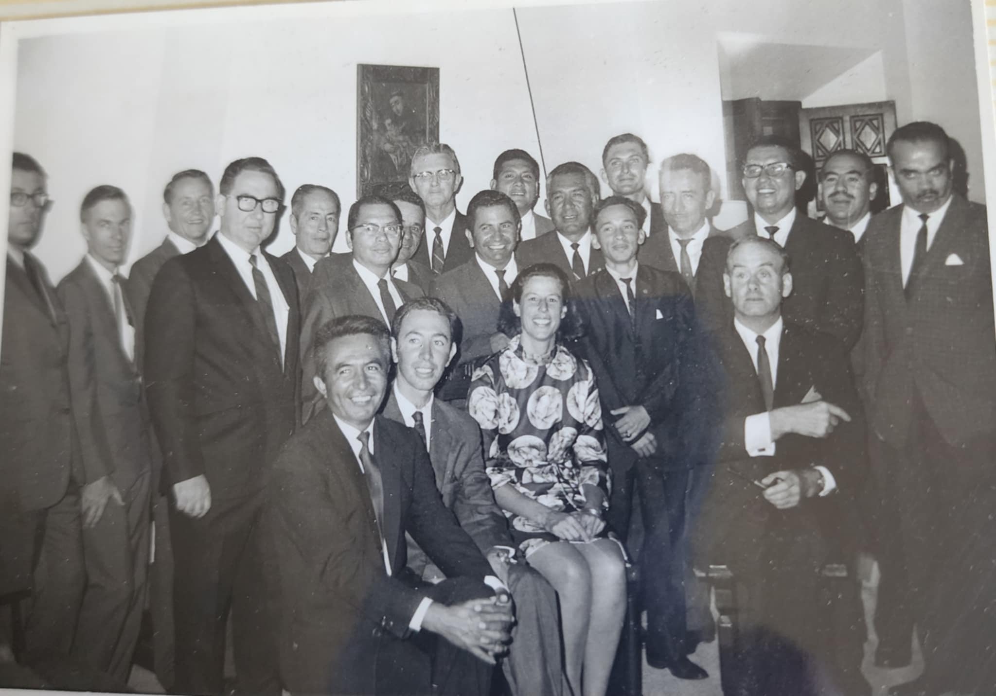 El Dr. George F. Freytag junto a profesores de Zamorano y Doris Zemurray Stone, en un encuentro académico que refleja la sólida tradición científica y humanista de la institución. Foto cortesía