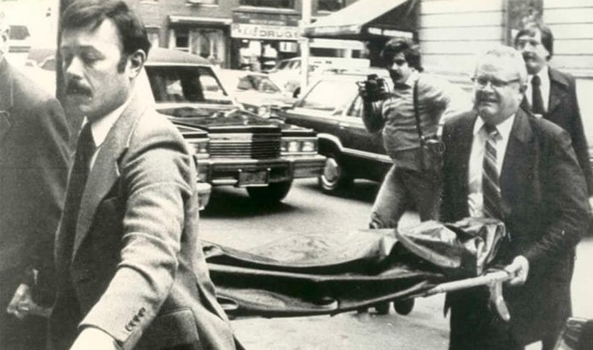 La ciudad que él eligió como hogar fue también testigo de su despedida. El 8 de diciembre de 1980, Nueva York quedó en silencio mientras el mundo intentaba comprender la pérdida de un artista irrepetible.