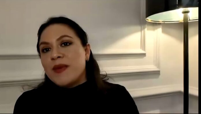 La Dra. Raquel González durante su participación en el programa En Palabras Simples, en una conversación sobre alimentación consciente, salud y hábitos de vida.