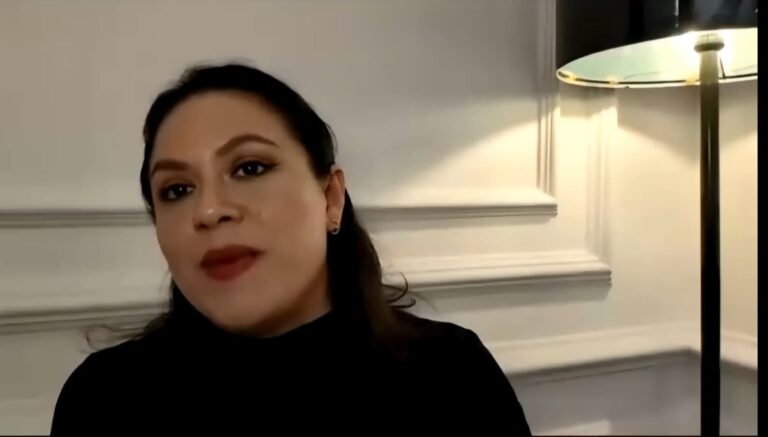 La Dra. Raquel González durante su participación en el programa En Palabras Simples, en una conversación sobre alimentación consciente, salud y hábitos de vida.