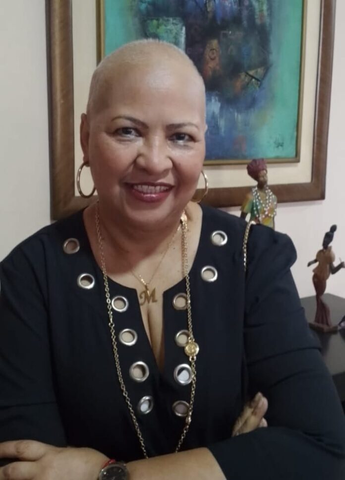 Marisol Maldonado durante su proceso de tratamiento oncológico, una etapa que transformó profundamente su manera de mirar la vida, las relaciones humanas y la importancia de la empatía frente a la enfermedad. Foto: Cortesía de Marisol Maldonado.