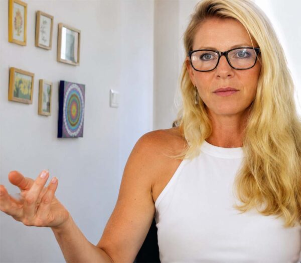 Monika Silva durante una de las múltiples intervenciones y contenidos que difundió en redes sociales sobre temas de interés público y problemáticas de la provincia de Santa Elena.