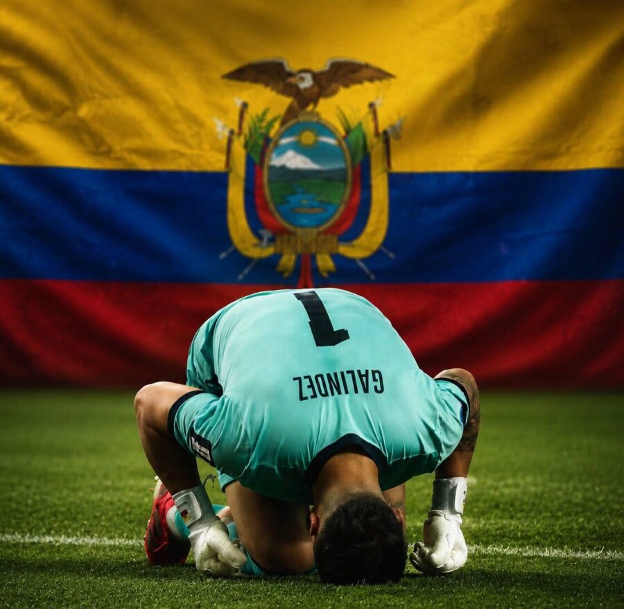 La identidad de un equipo también se construye a partir de quienes deciden asumir como propia una causa colectiva. Imagen compartida en la página de Facebook de la Federación Ecuatoriana de Fútbol.