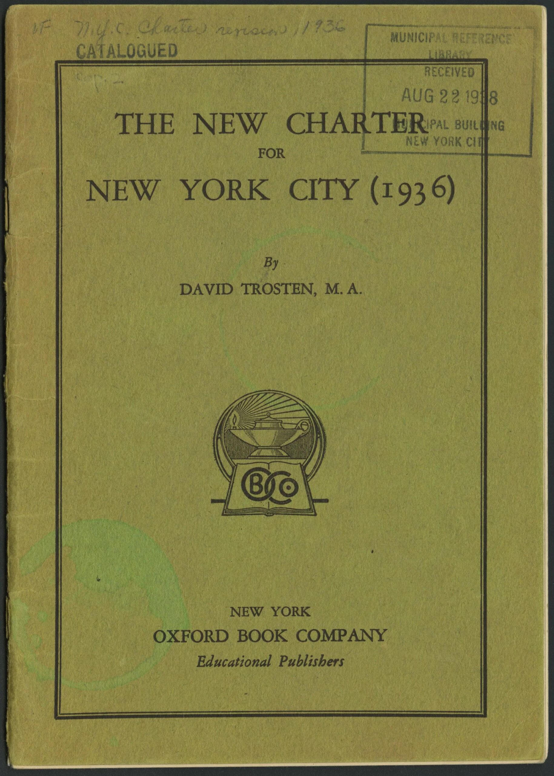 La New York City Charter constituye la norma fundamental del gobierno municipal de Nueva York. Sus sucesivas reformas reflejan la evolución institucional de una ciudad que ha adaptado sus reglas de gobierno a los cambios políticos, sociales y urbanos. Fotografía: Olga C. Guerra Pizarro | Archivo documental de la investigación periodística Gobernar Nueva York – El Costanero.