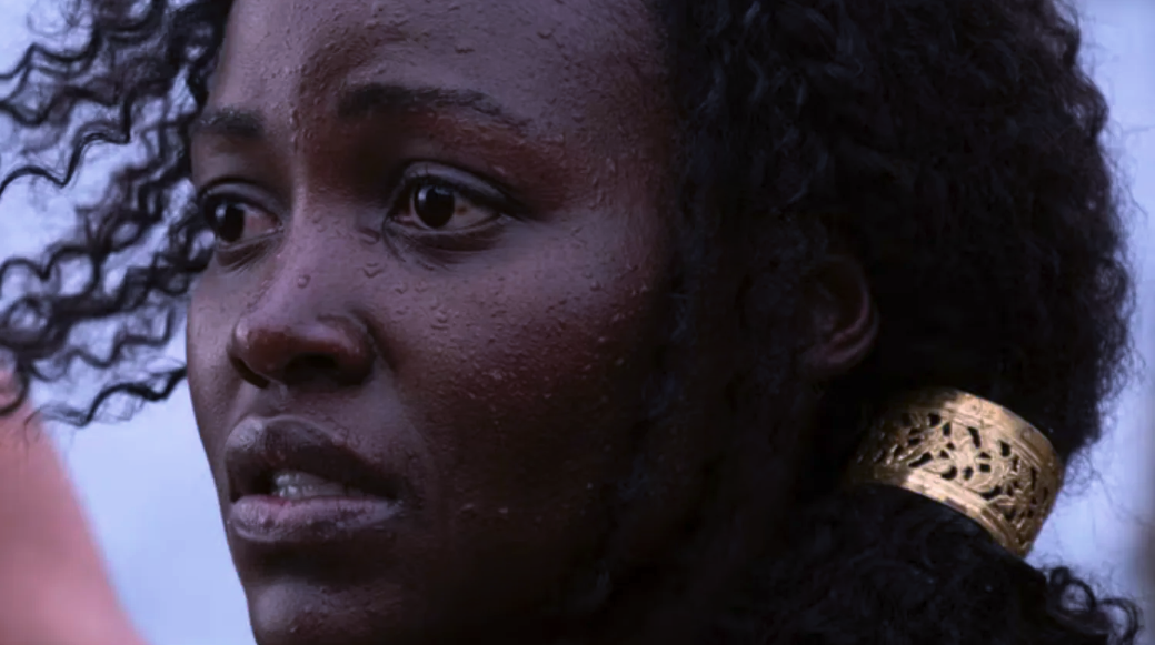 Foto: Lupita Nyong’o como Helena de Troya en la película La Odisea de Christopher Nolan. https://cosmicbook.news/who-does-lupita-nyongo-play-the-odyssey