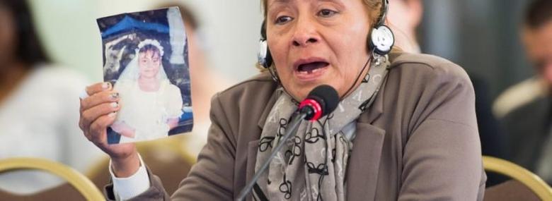 Foto: Petita Albarracín declarando en la CIDH. https://www.corteidh.or.cr/tablas/reparando-derechos/Caso-Paola-Guzman.html