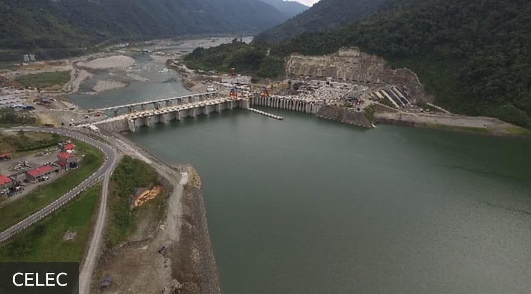 Coca Codo Sinclair, una de las centrales hidroeléctricas de Ecuador. Aunque se registran lluvias, el reporte del 2 de octubre de 2026 muestra niveles inferiores a las cotas máximas indicadas en los embalses Río Grande, La Esperanza y Poza Honda. Foto: CELEC, publicada por BBC News Mundo.