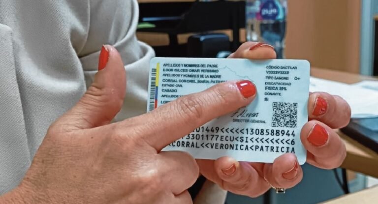 La cédula de identidad incorpora el tipo y porcentaje de discapacidad, como parte del nuevo sistema de acreditación en Ecuador. Foto cortesía.